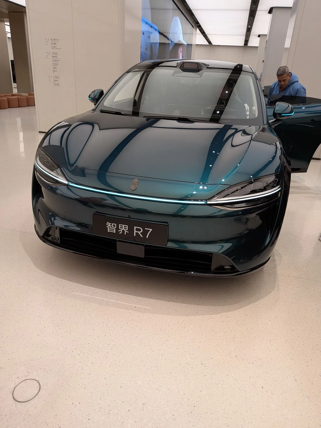 Huawei's store car showroom