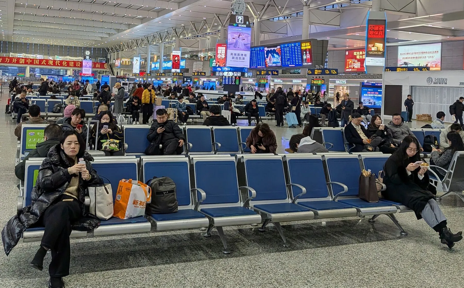 Early morning at Hongqiao Railway Station